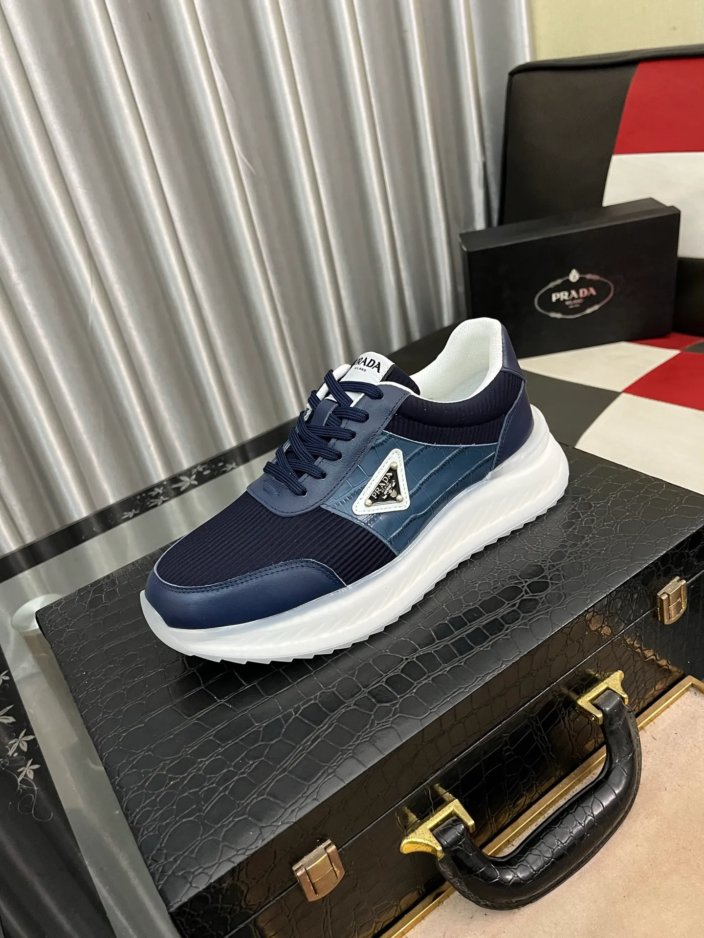 Men's shoes 💰458⌚️⌚️[PRADA] Prada Hong Kong counter casual shoes, counter quality, high-quality workmanship, uppers made of imported breathable fly-knit mesh fabric, comfortable and breathable lining, original air-cushion elastic outsole, casual fashion, high-end quality, size: 38-444️⃣Colors available